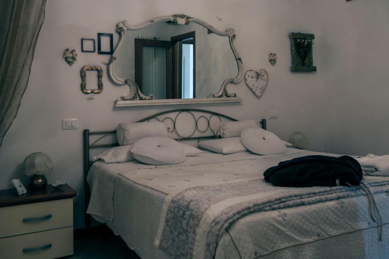 Casa Del Sole Appartamento N° 2 White And Gold Room 가바르도 외부 사진