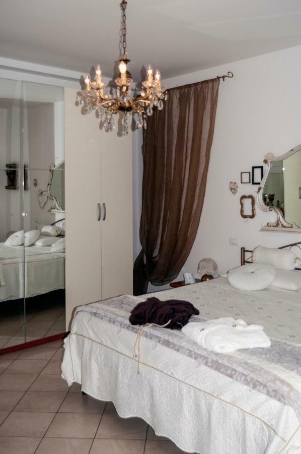 Casa Del Sole Appartamento N° 2 White And Gold Room 가바르도 외부 사진